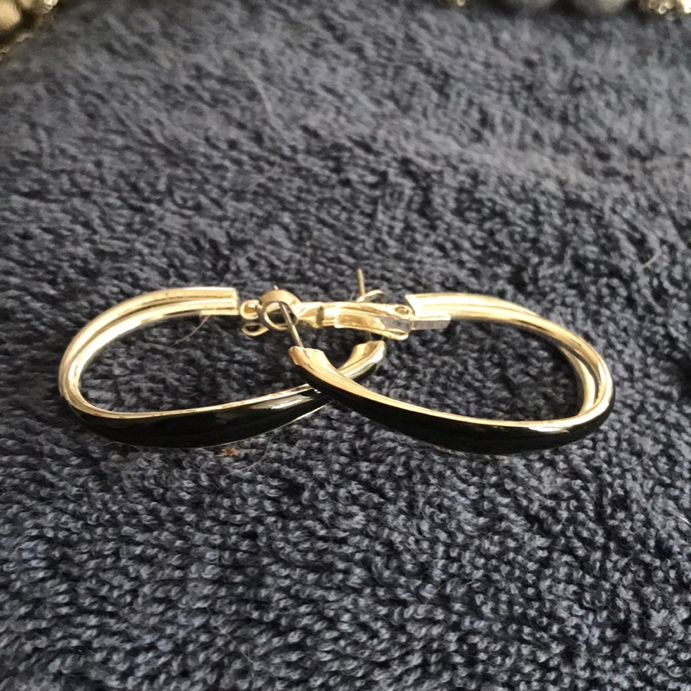 5/$25 Black with silver earrings nwot